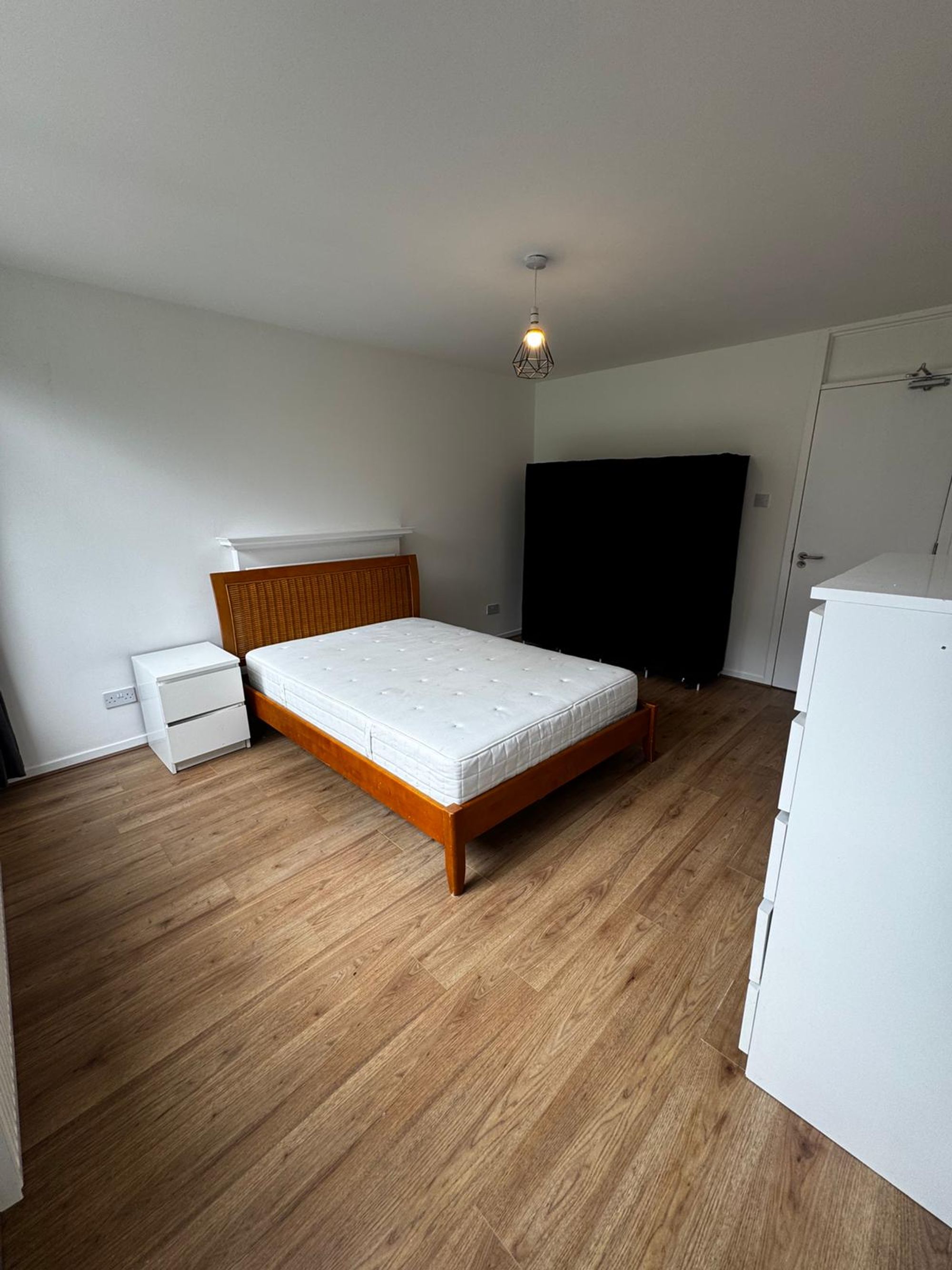 Room Coburg Crescent in Greater London