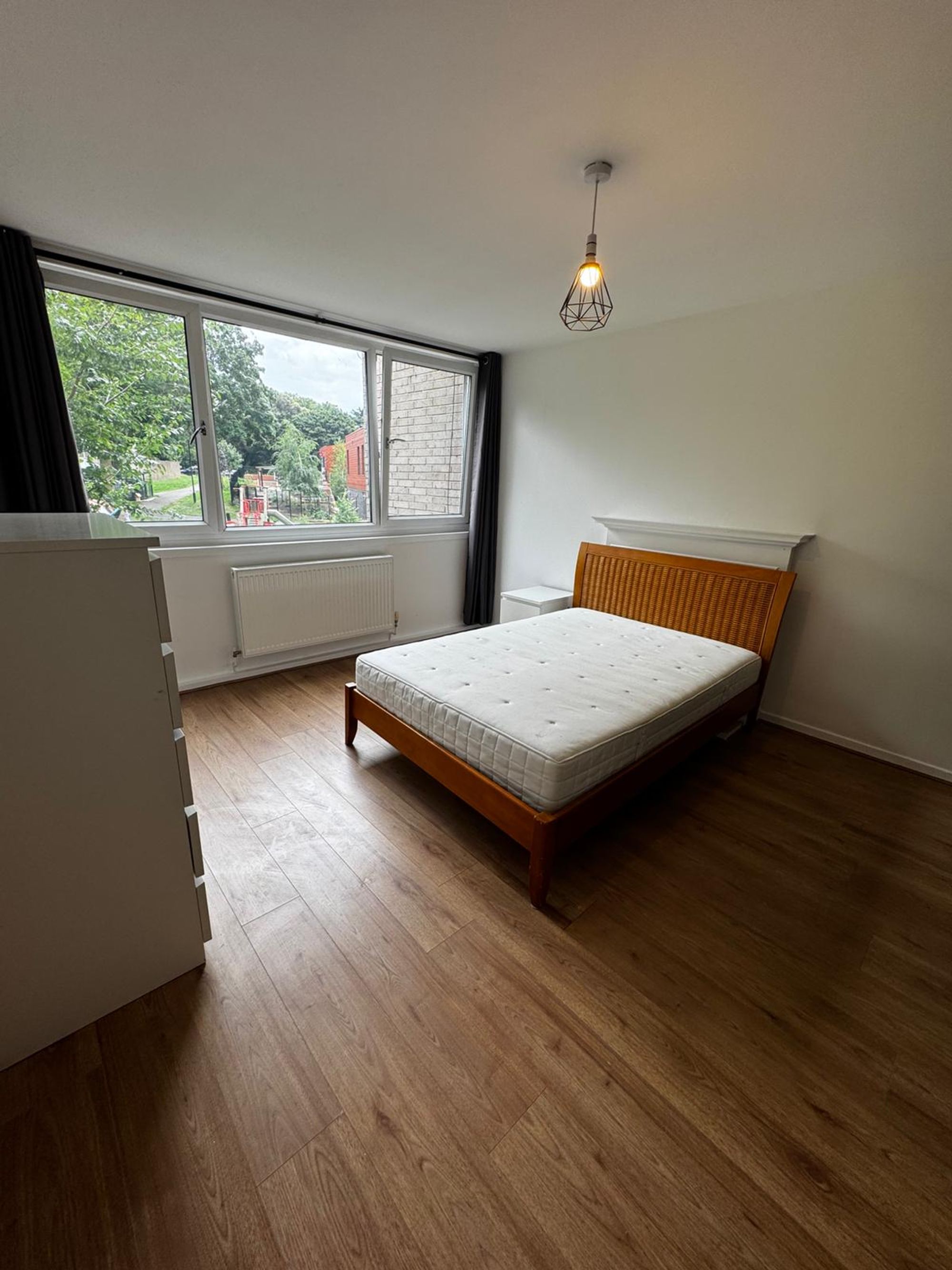 Room Coburg Crescent in Greater London