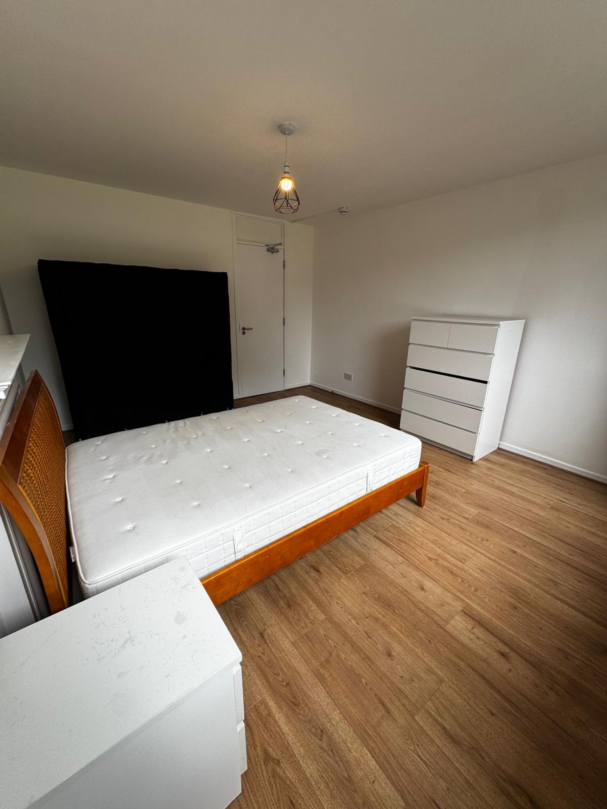 Room Coburg Crescent in Greater London