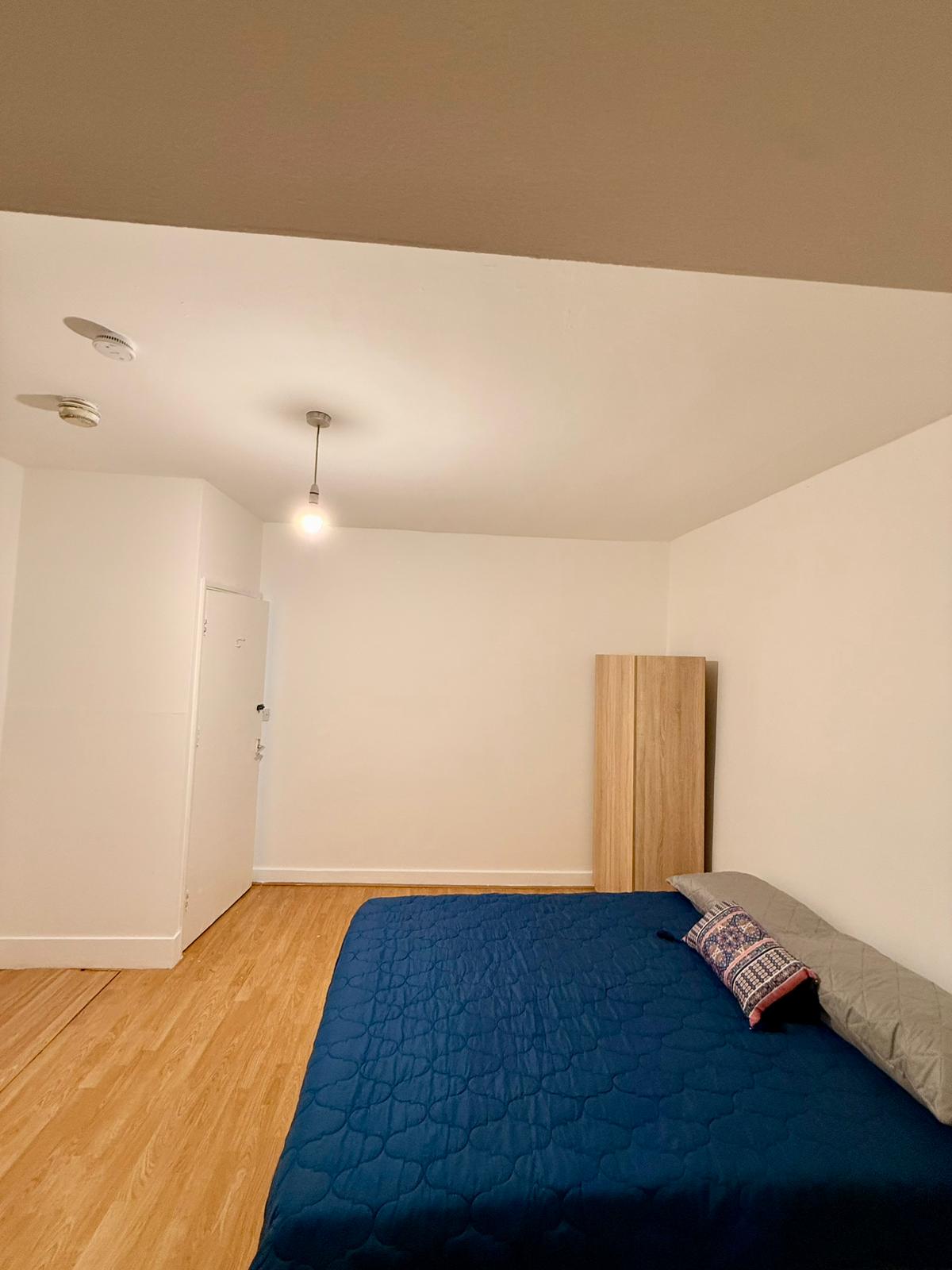 Flat Effingham Road in Greater London
