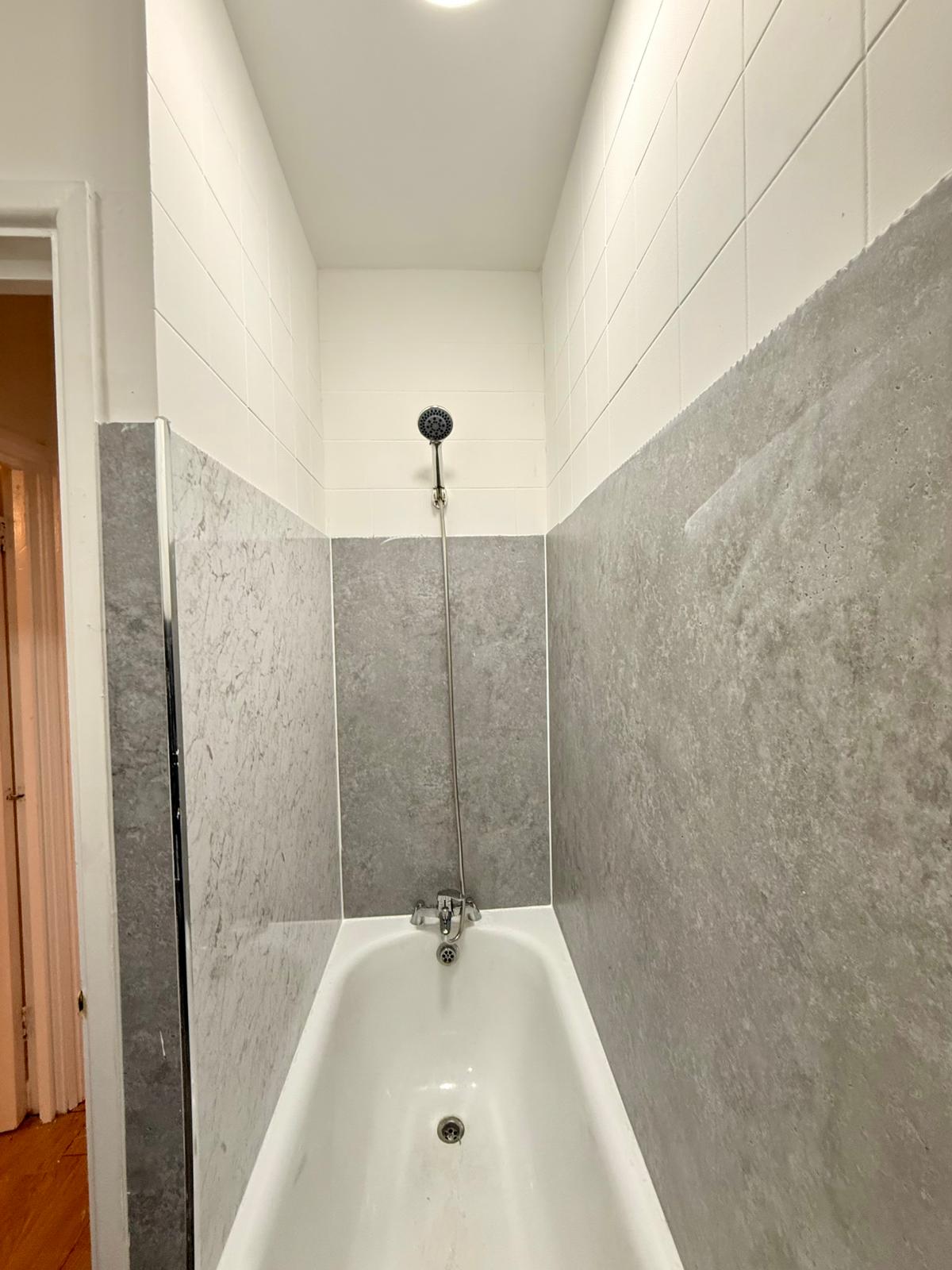 Flat Effingham Road in Greater London