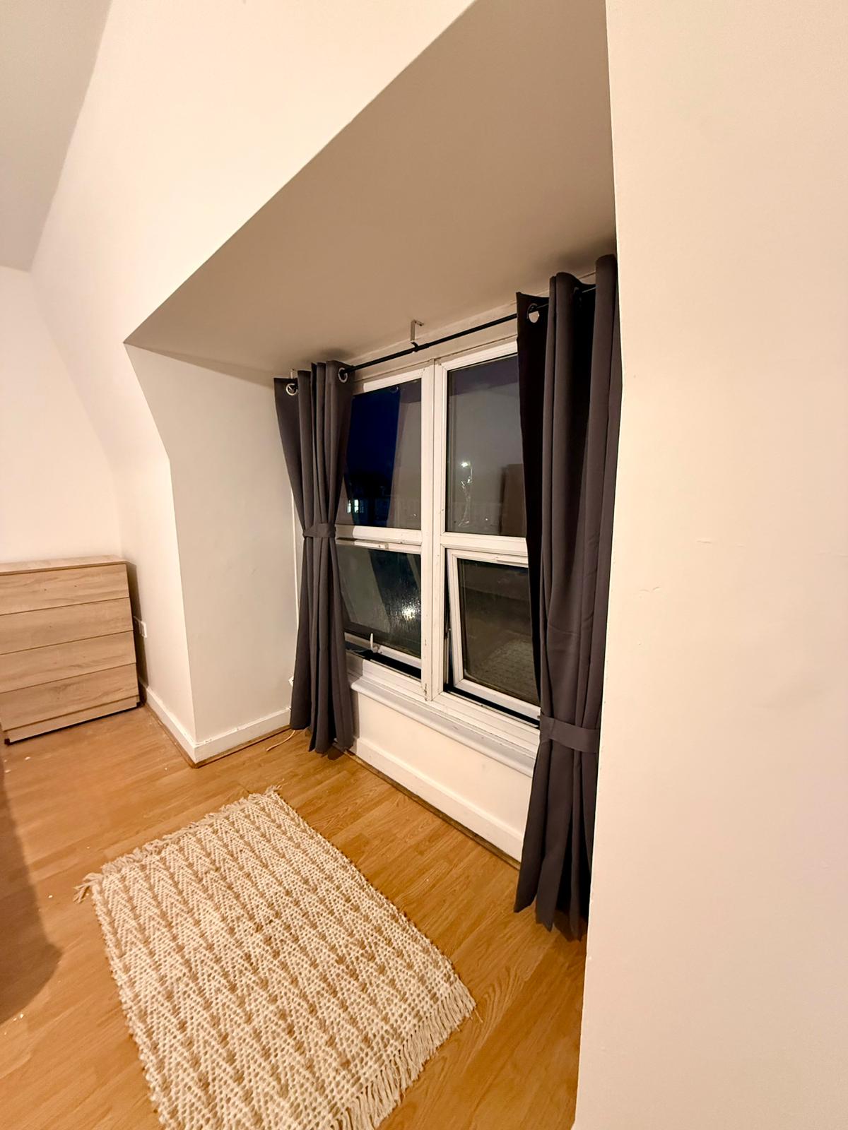 Flat Effingham Road in Greater London