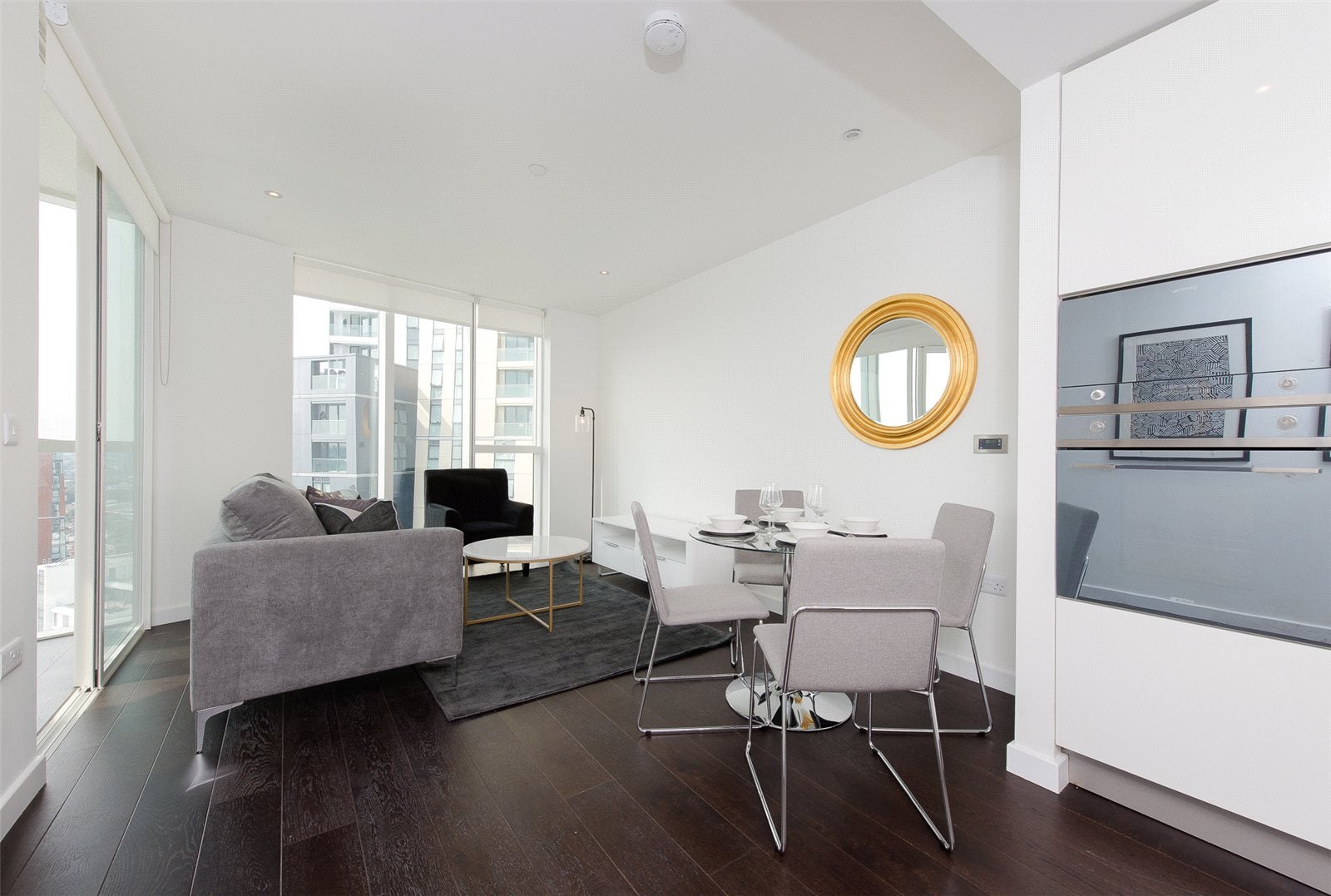 Flat Wyvil Road in Greater London