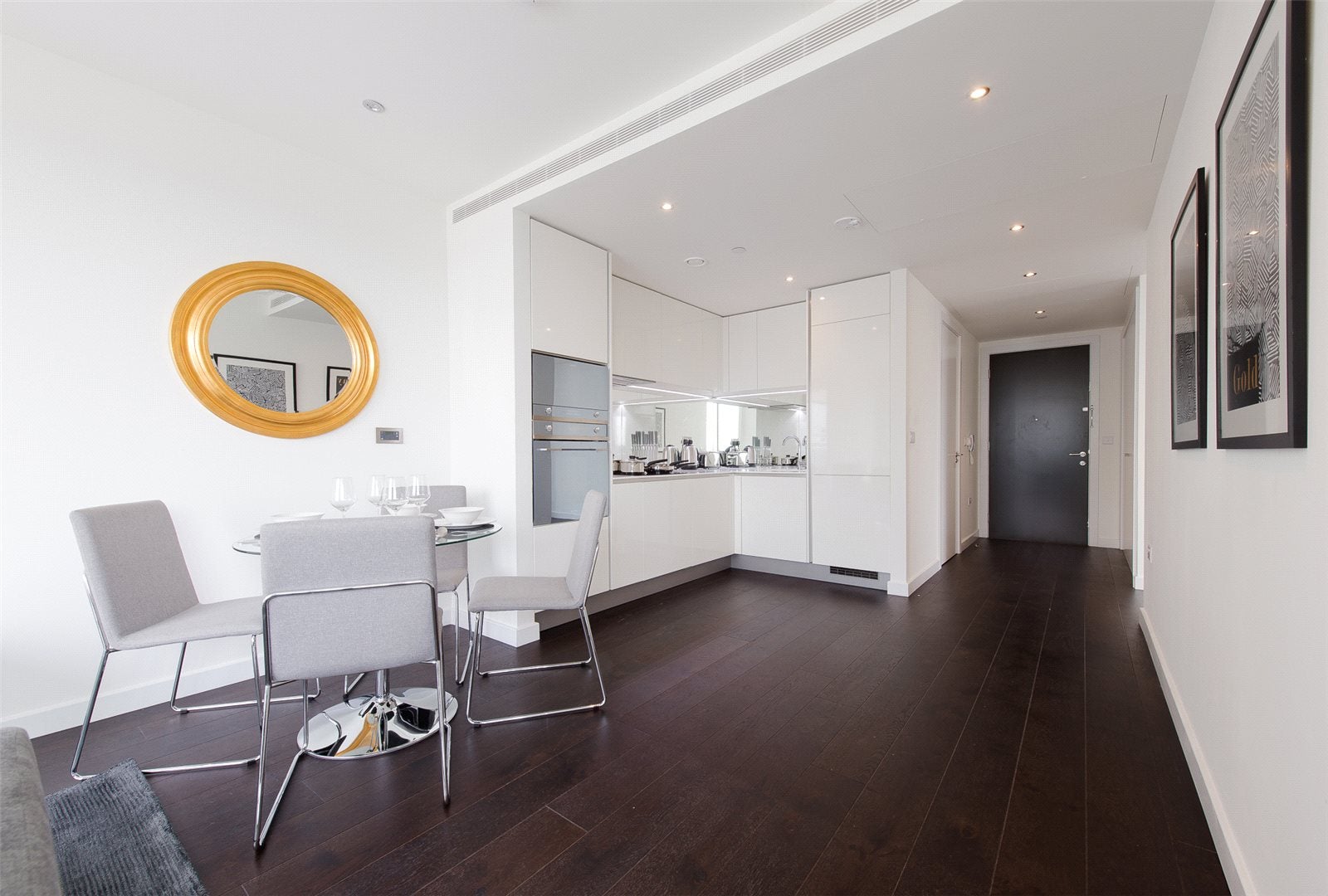 Flat Wyvil Road in Greater London