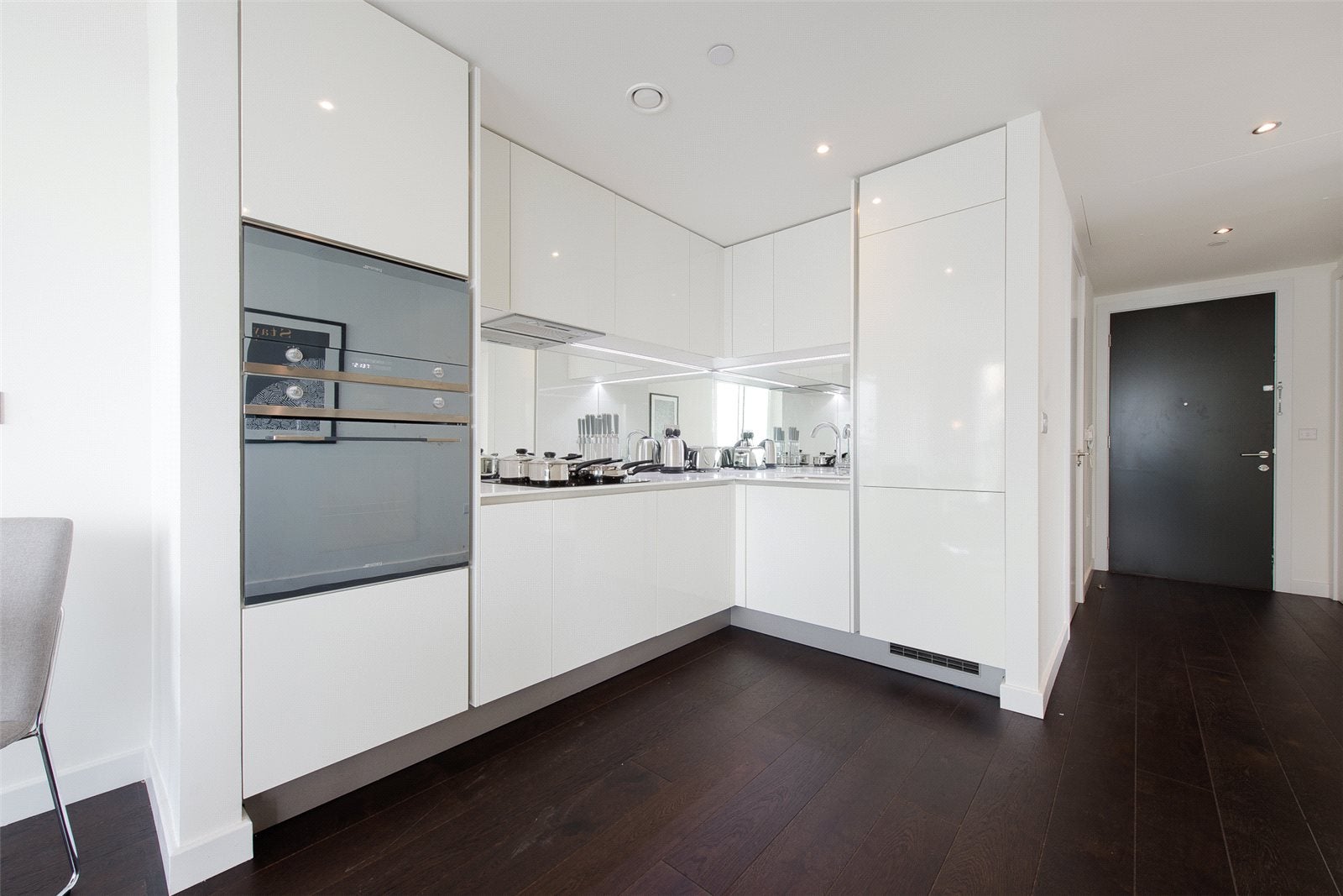 Flat Wyvil Road in Greater London