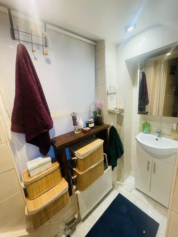 Room Chiswick High Road in Greater London