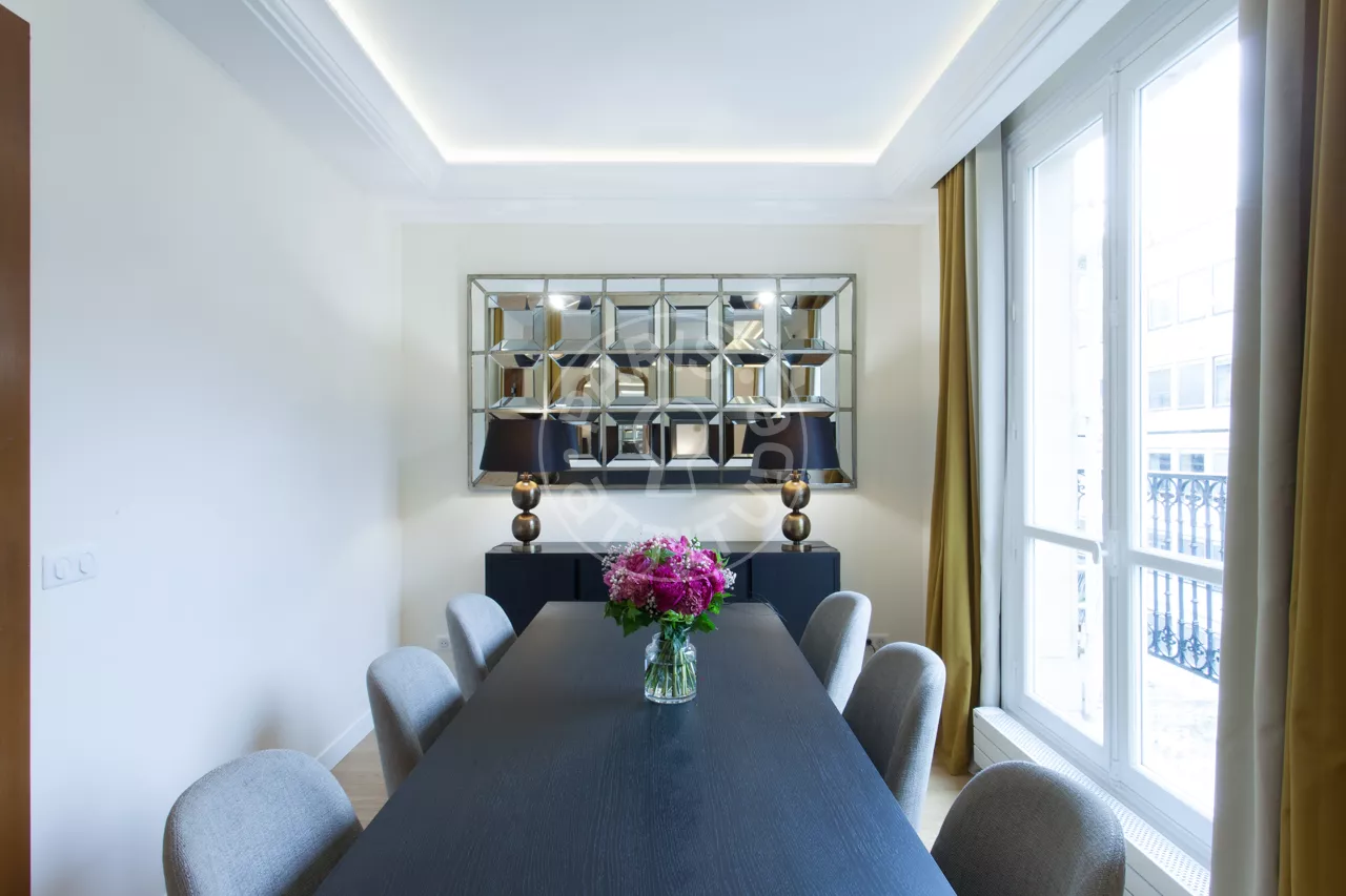 Appartement Rue de Berri à Paris