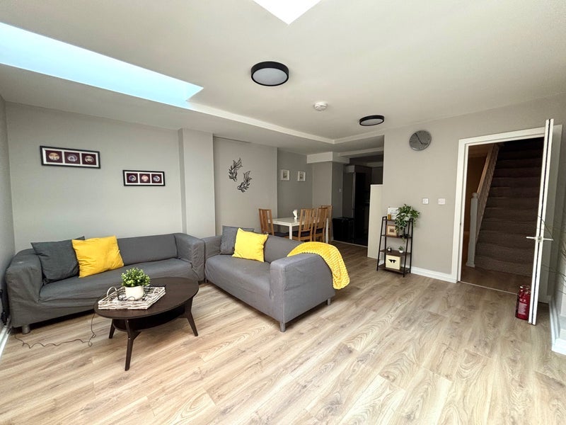 Room New Cross Road in Greater London
