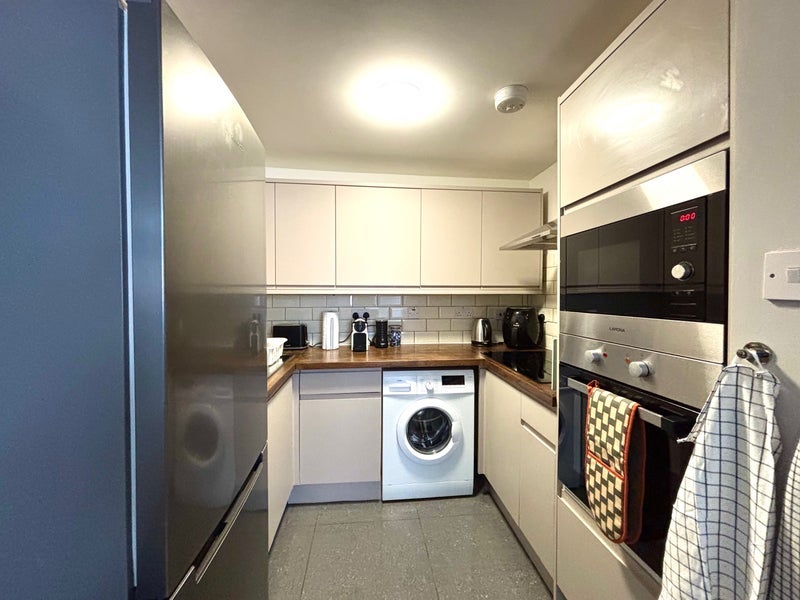 Room New Cross Road in Greater London