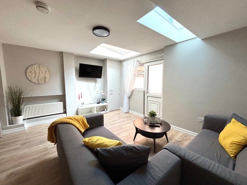 Room New Cross Road in Greater London