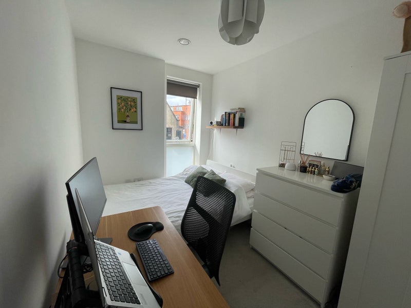 Room Scotland Green in Greater London