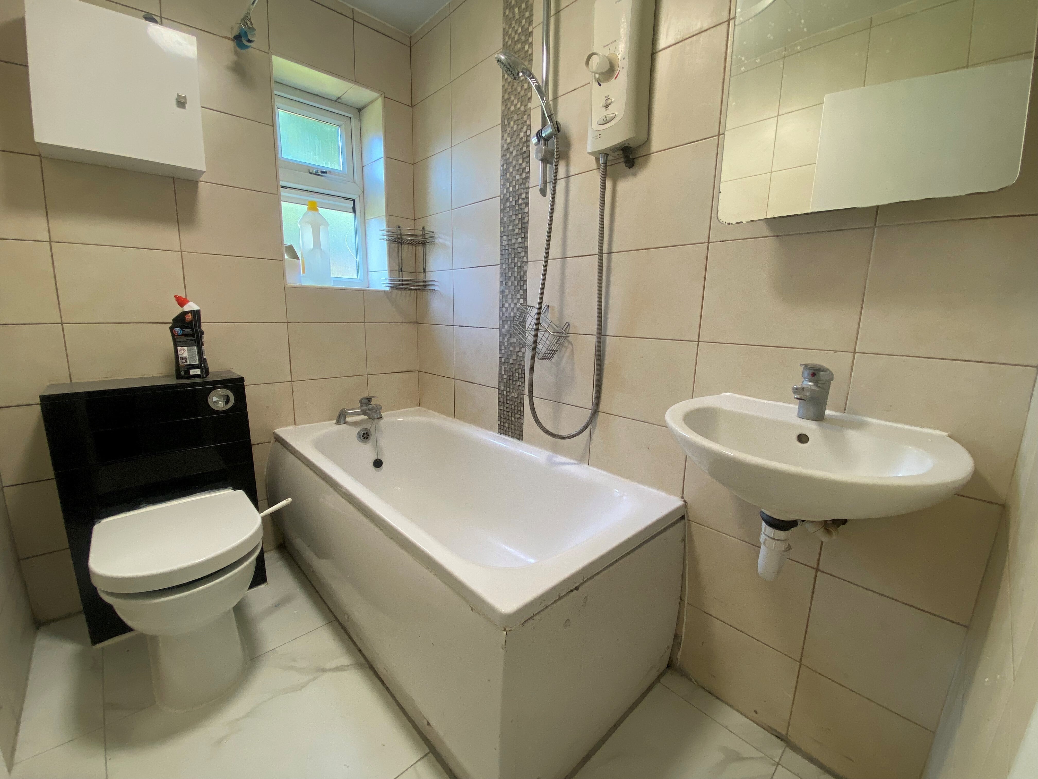 Flat Leyburne Road in Luton