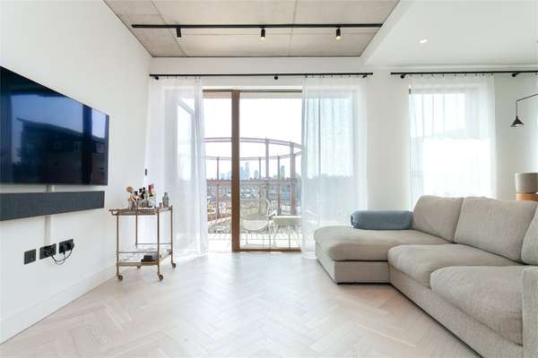 Flat Andrews Road in Greater London