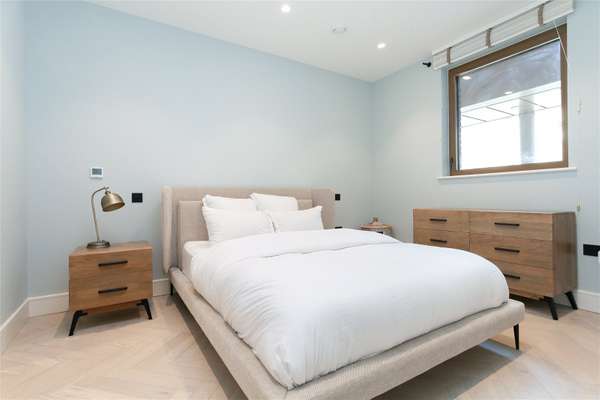 Flat Andrews Road in Greater London