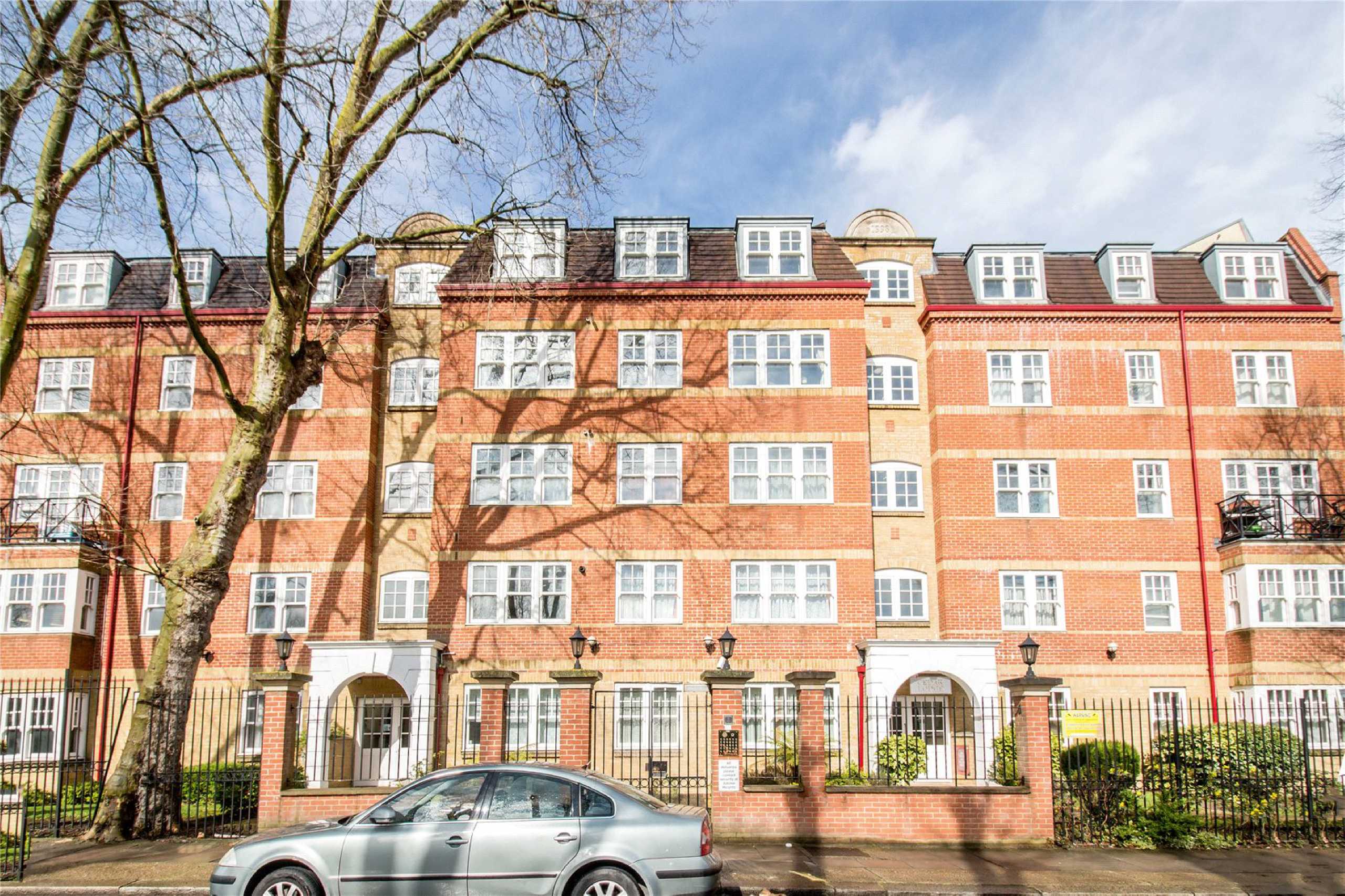Flat Exeter Road in Greater London