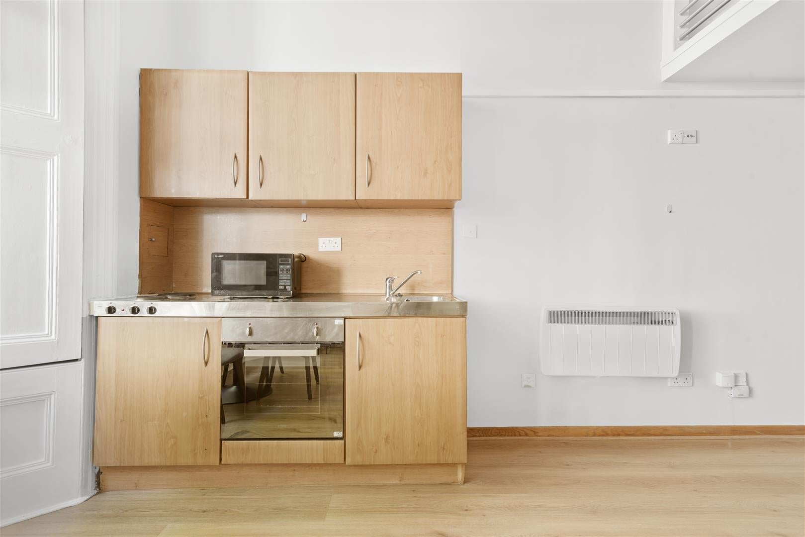 Flat Linden Gardens in Greater London