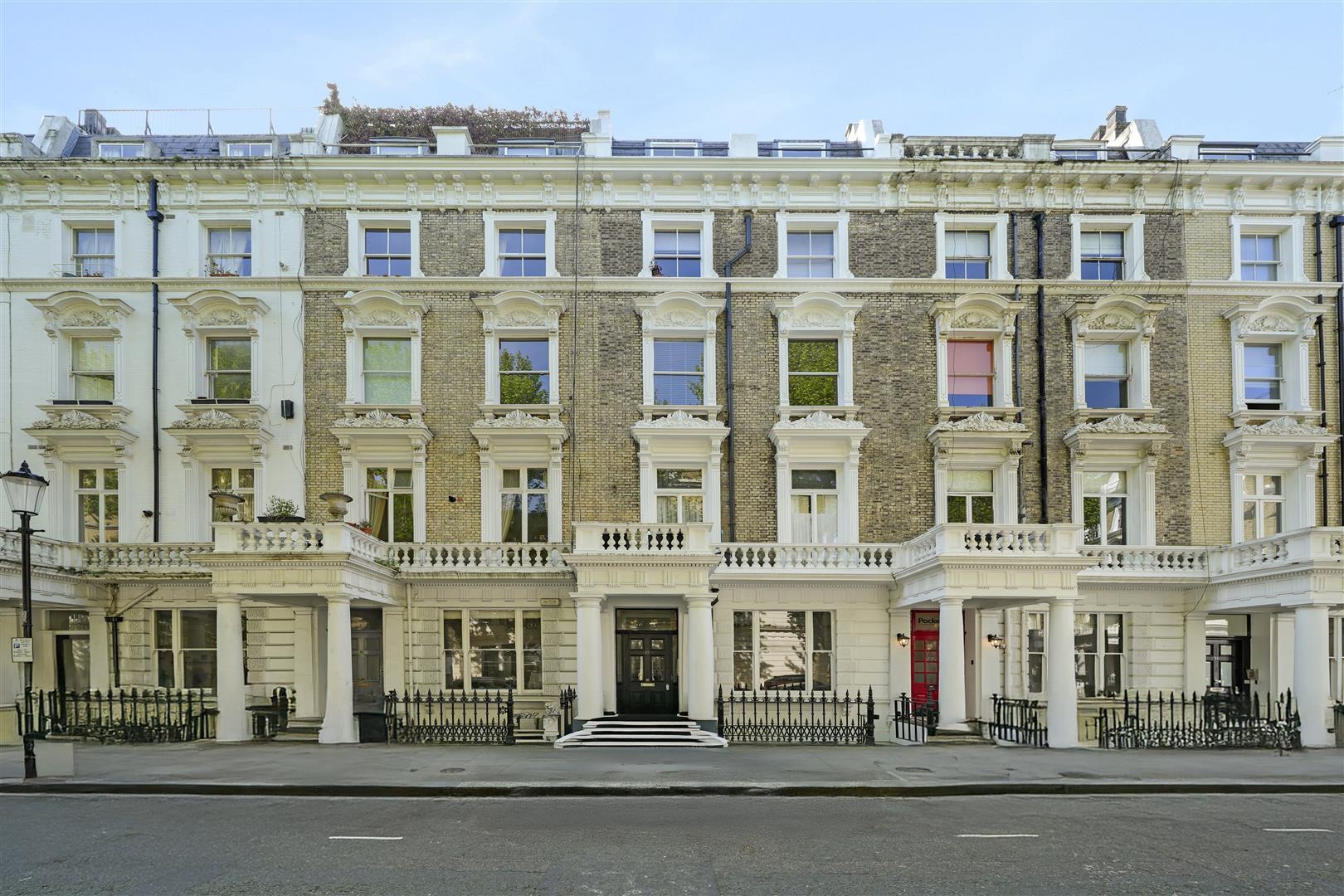 Flat Linden Gardens in Greater London