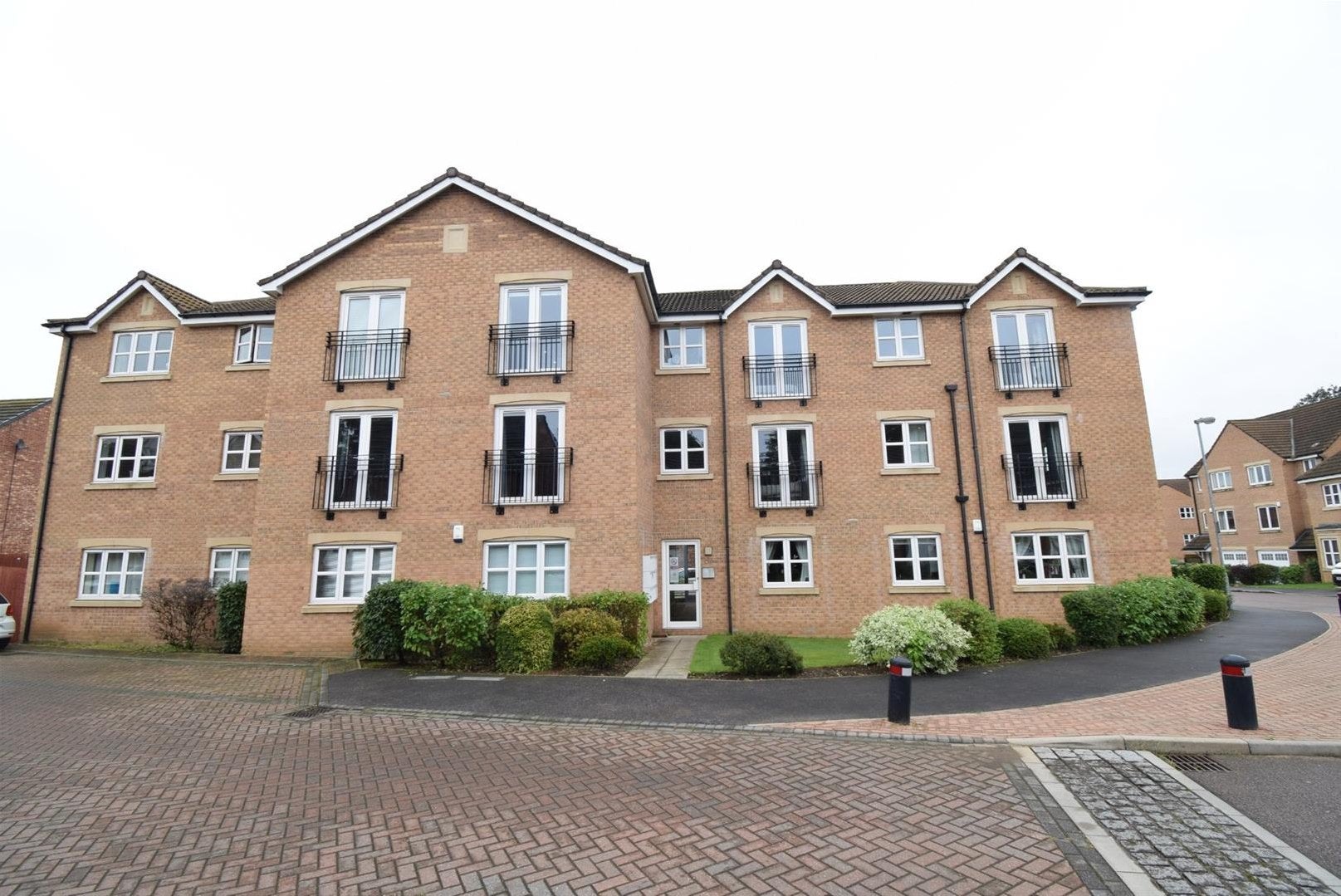Flat Royal Troon Mews in Wakefield