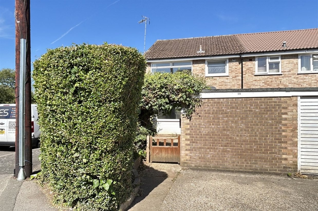House Bullsdown Close in Basingstoke and Deane