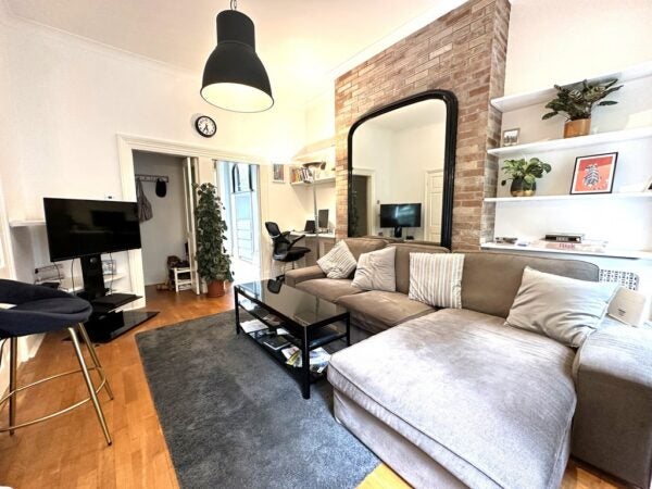 Flat Chambon Place in Greater London
