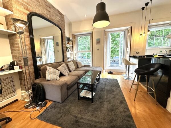 Flat Chambon Place in Greater London