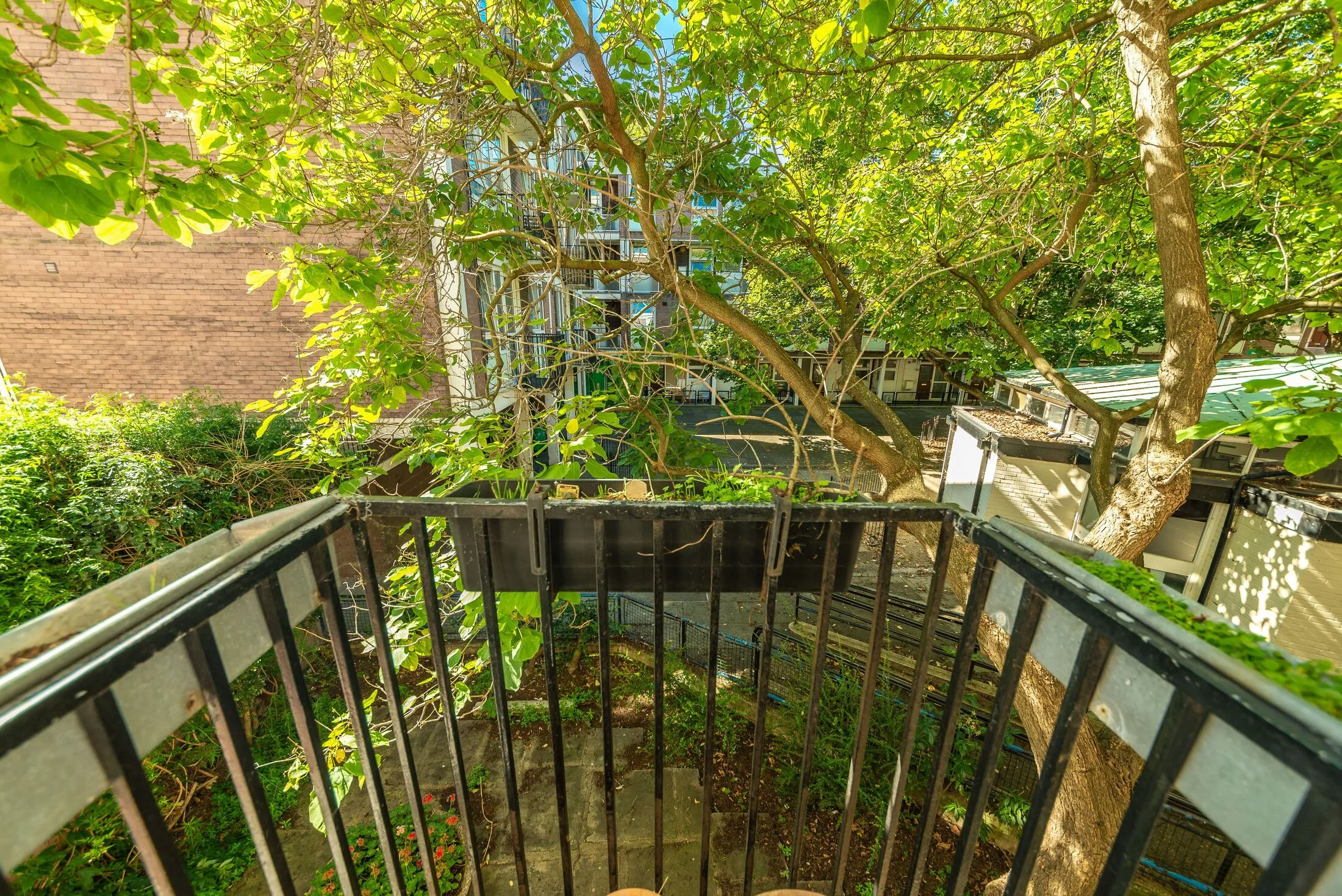 Flat Compton Close in Greater London