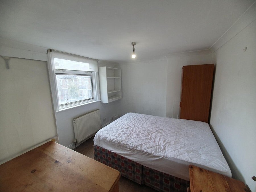 Flat Marchwood Crescent in Greater London