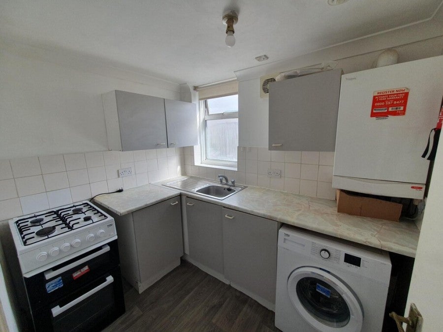 Flat Marchwood Crescent in Greater London