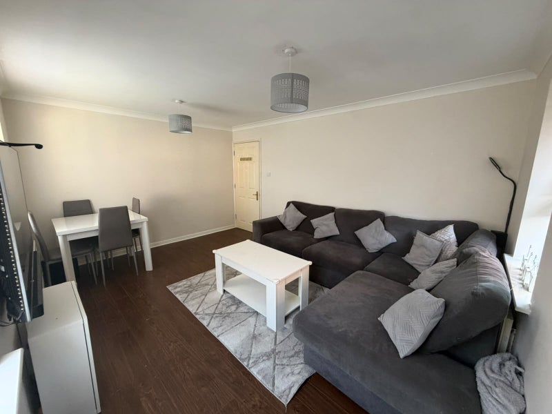 Room Blunden Drive in Slough
