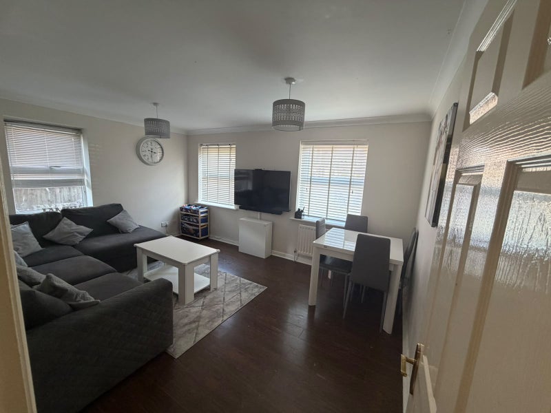 Room Blunden Drive in Slough