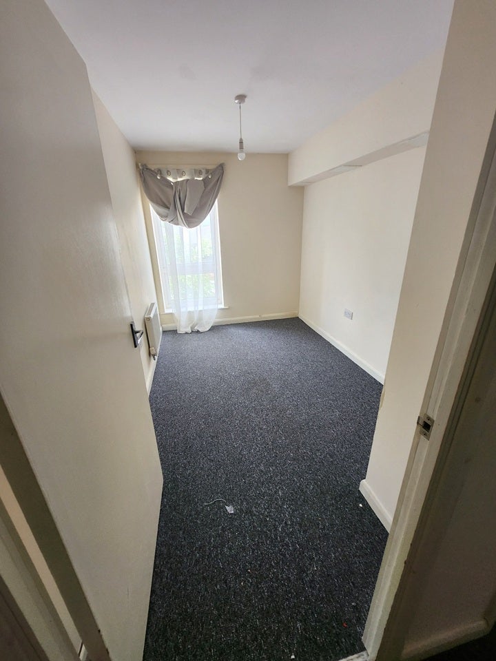 Flat Crown Street in Greater London