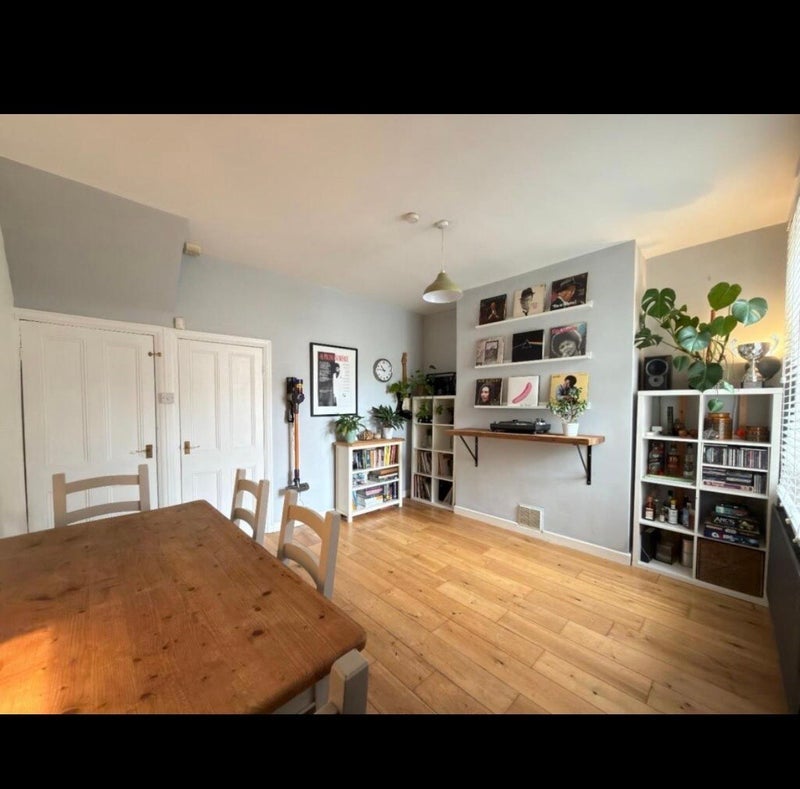 Room Neale Road in Manchester