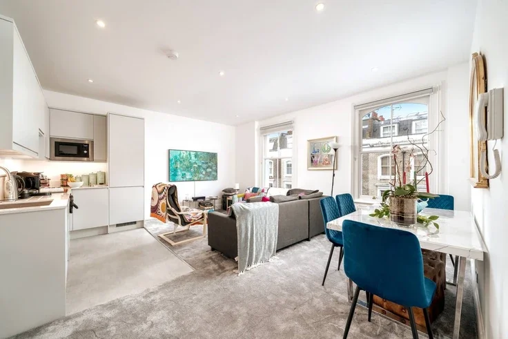 Flat Finborough Road in Greater London