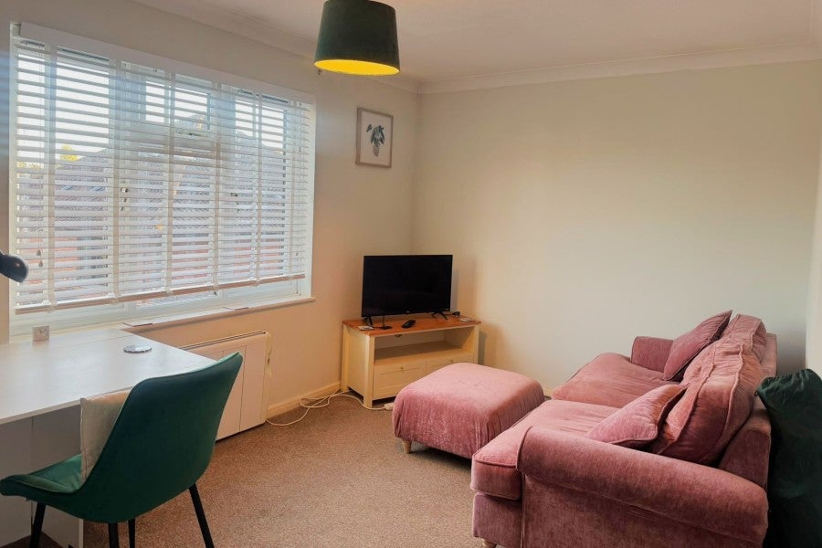 Flat Ladygrove Drive in Guildford