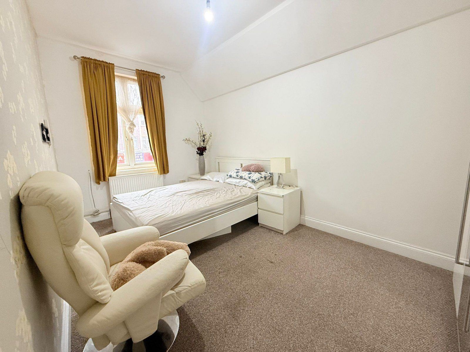 Room Green Lane in Greater London