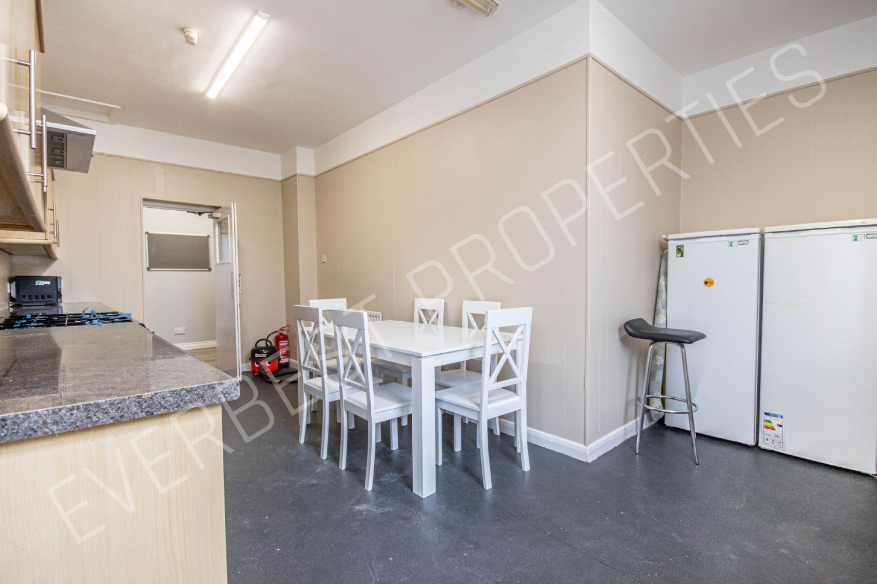 Room Heaton Road in Newcastle upon Tyne