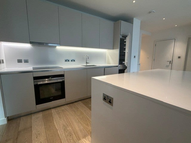 Flat Elvin Gardens in London