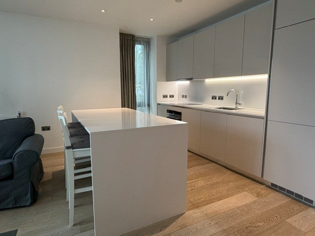 Flat Elvin Gardens in London