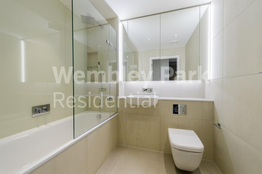 Flat Elvin Gardens in London