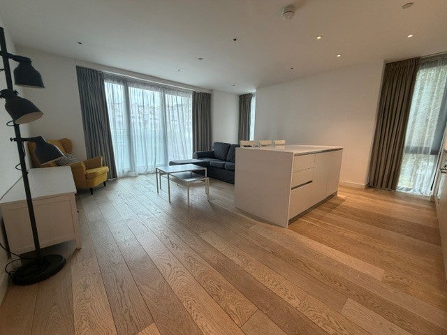 Flat Elvin Gardens in London