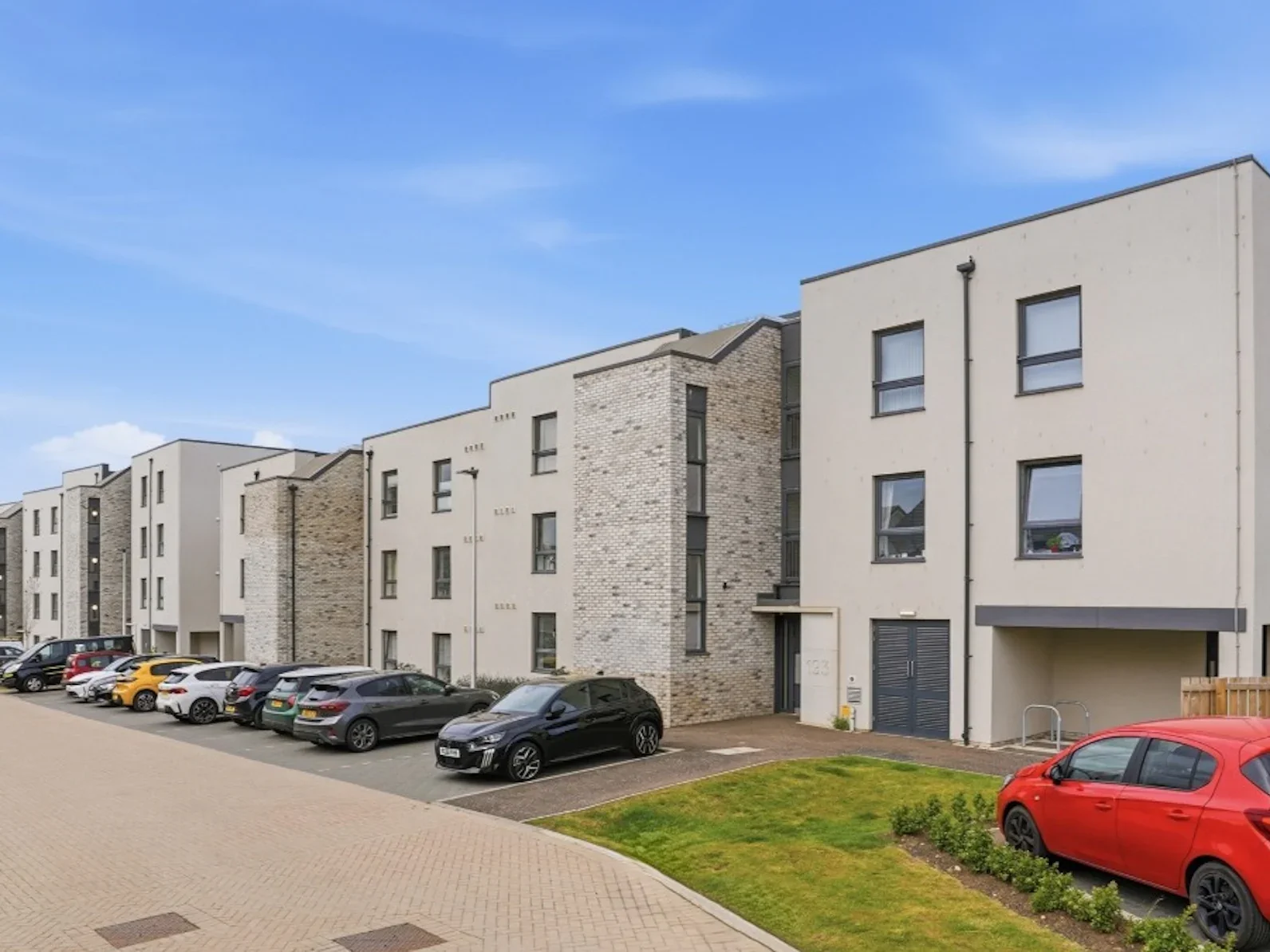Flat Craigs Road in City of Edinburgh