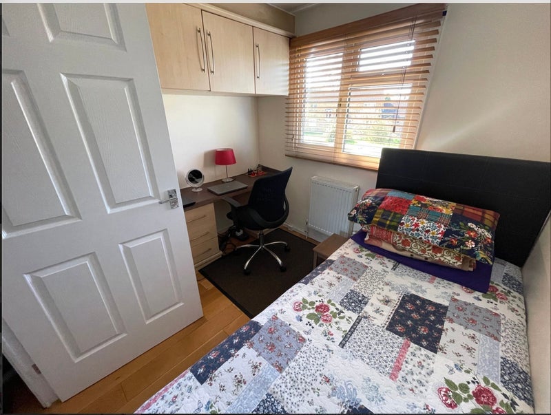 Room Colwyn Close in Crawley