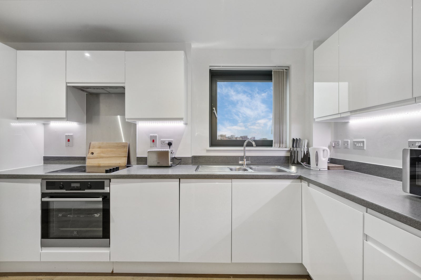 Flat Osiers Road in Greater London