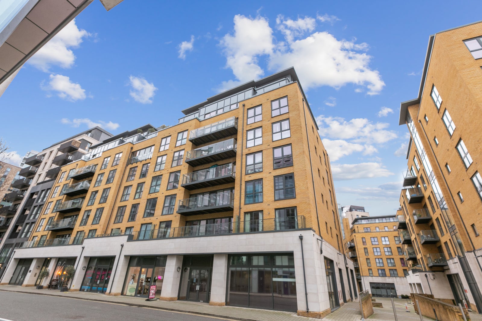 Flat Osiers Road in Greater London