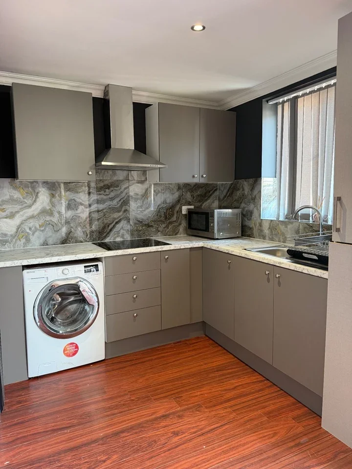 Room Shaftesbury Avenue in Greater London