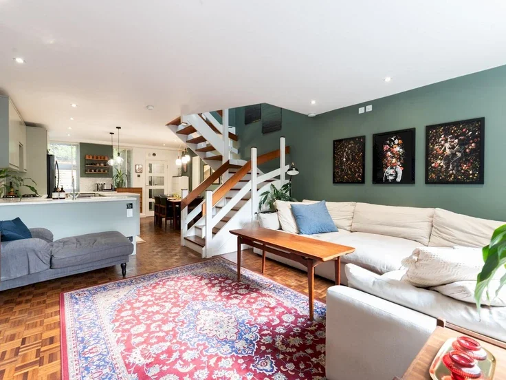 House Hollymount Close in Greater London