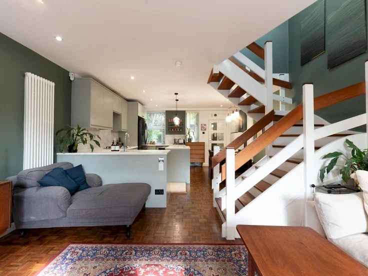 House Hollymount Close in Greater London