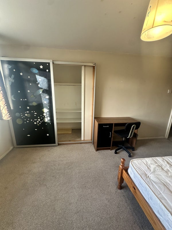 Room Radford Bridge Road in Nottingham