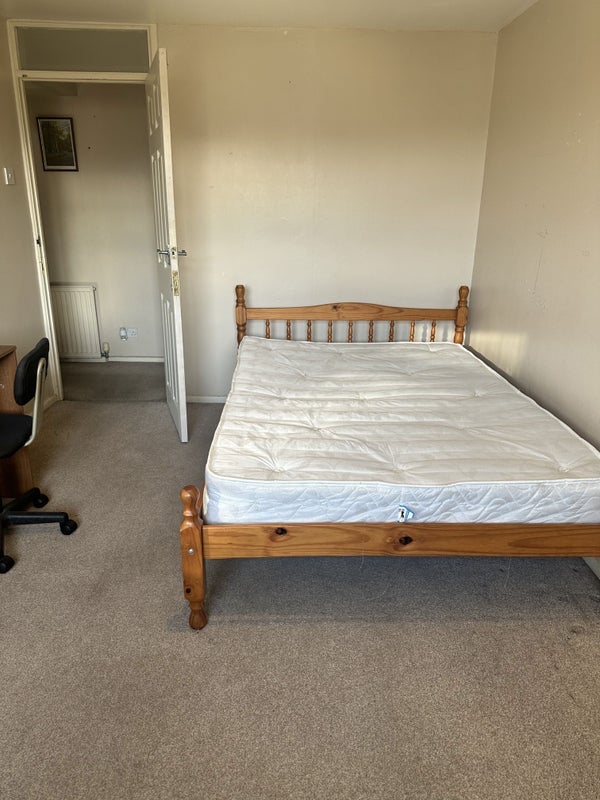 Room Radford Bridge Road in Nottingham