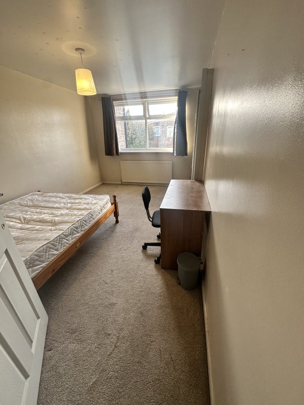 Room Radford Bridge Road in Nottingham
